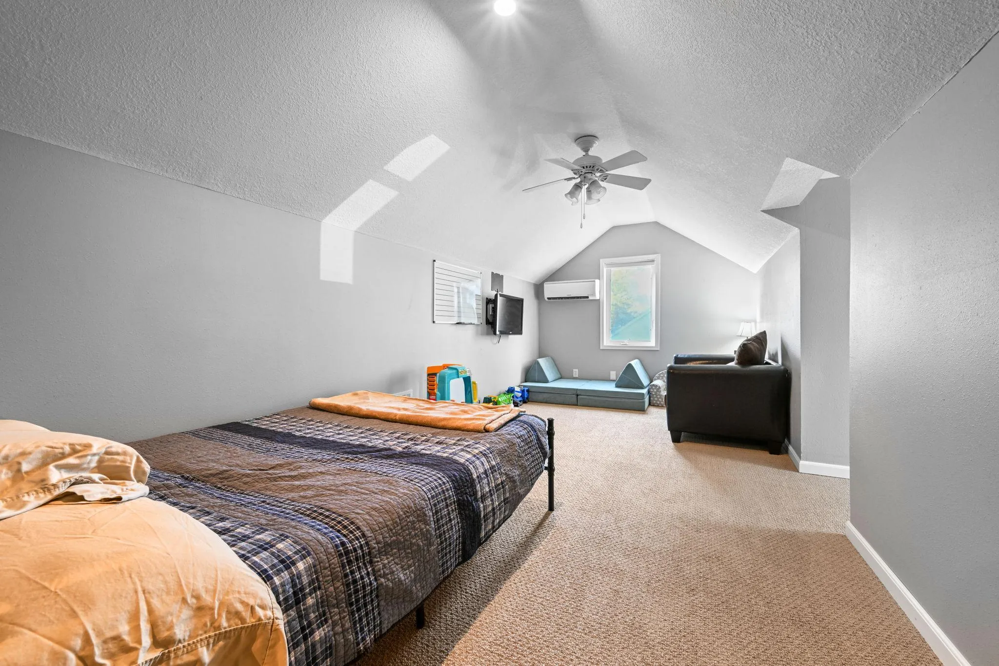 Photo 19 of 848 Sandhurst W Drive