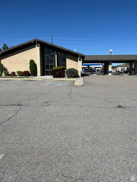 Building 4695 with drive thru