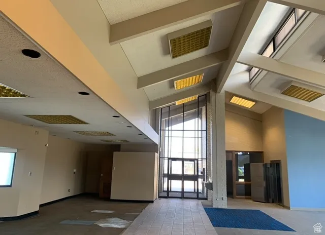 Building 4695 with drive thru
