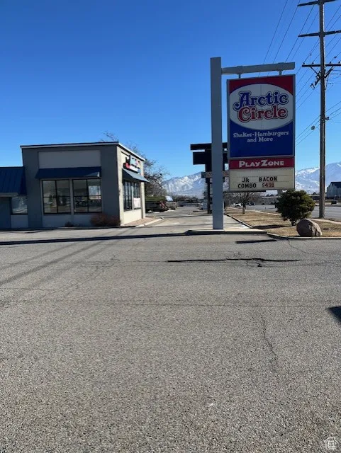 Building 2650 with drive thru