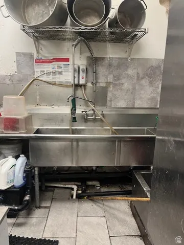 2592.View of kitchen