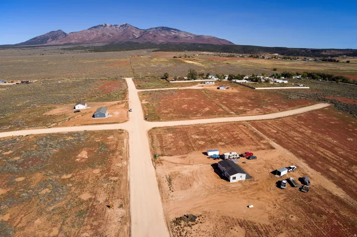 16 Dean Ct, La Sal, Utah 84530