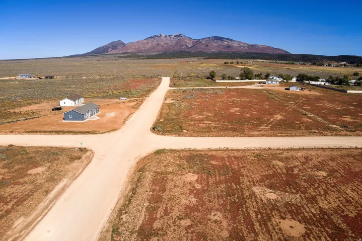 16 Dean Ct, La Sal, Utah 84530