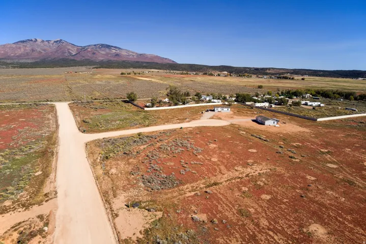 16 Dean Ct, La Sal, Utah 84530