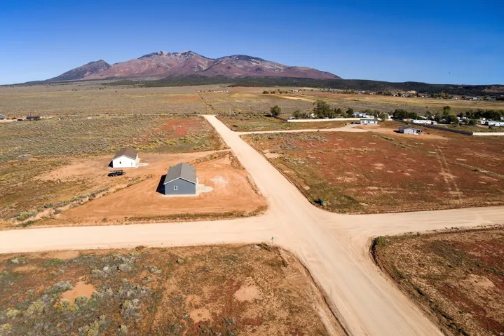 16 Dean Ct, La Sal, Utah 84530