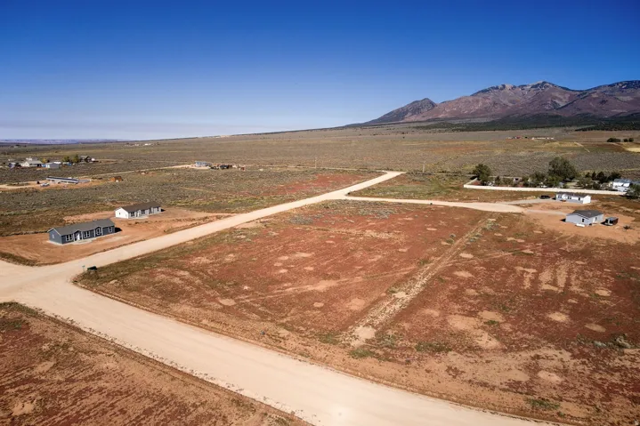 16 Dean Ct, La Sal, Utah 84530