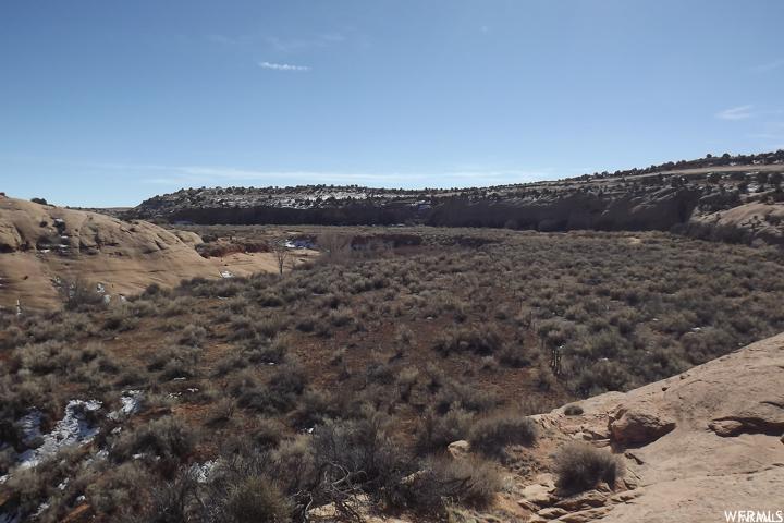 LOOKING GLASS RD