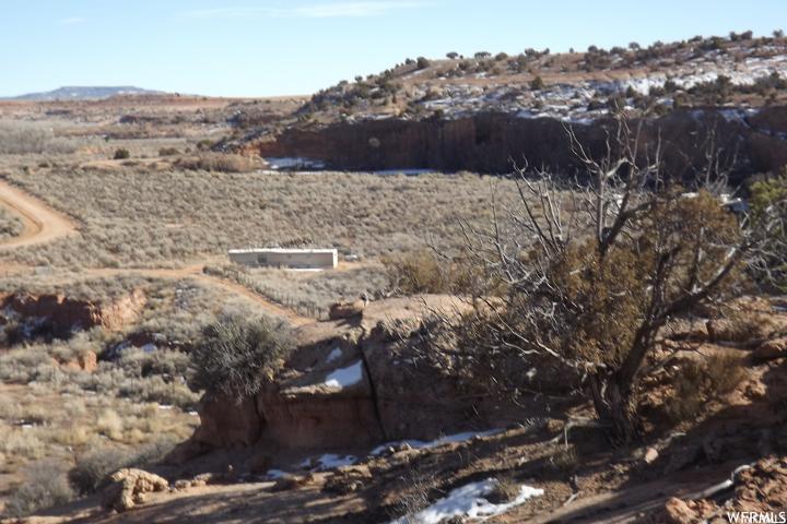 LOOKING GLASS RD