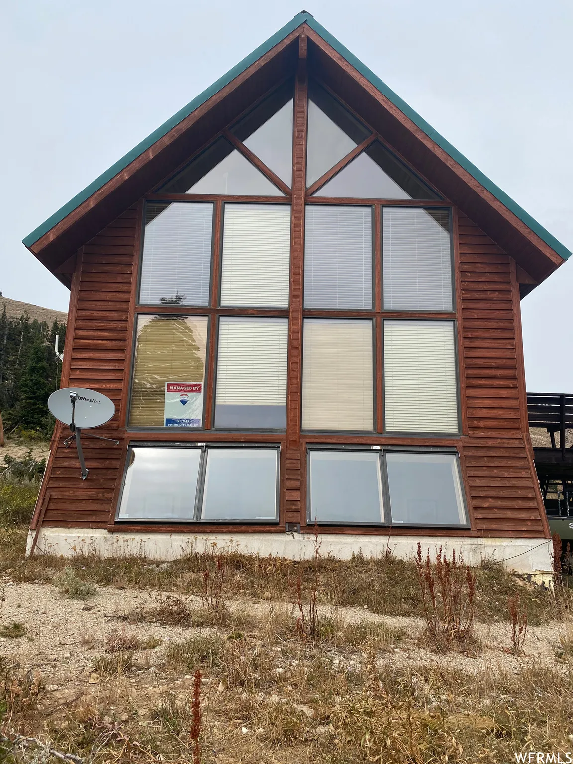 Full wall of windows