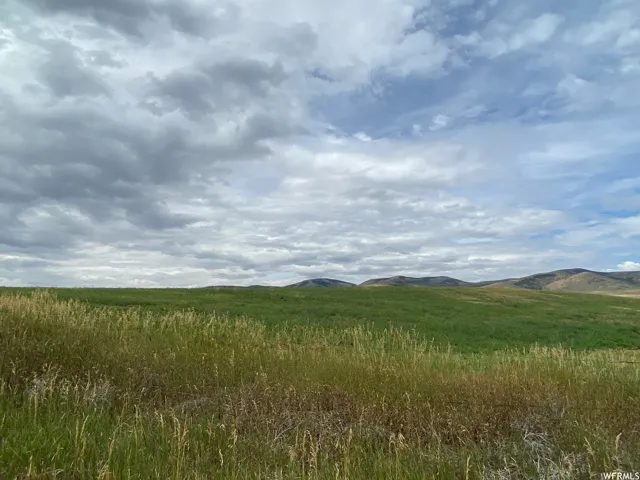 View of mountain feature