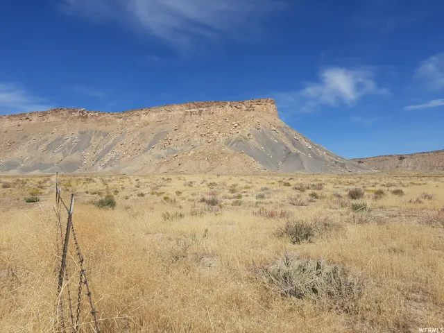 20 ac. looking at the Book Cliffs.