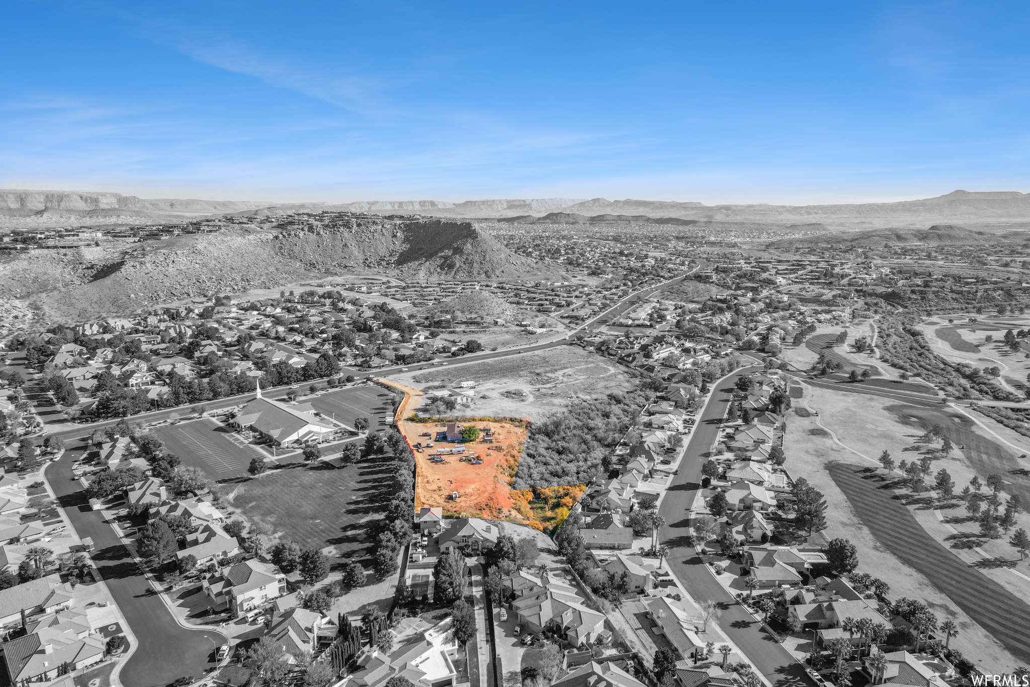 Drone / aerial view featuring a mountain view