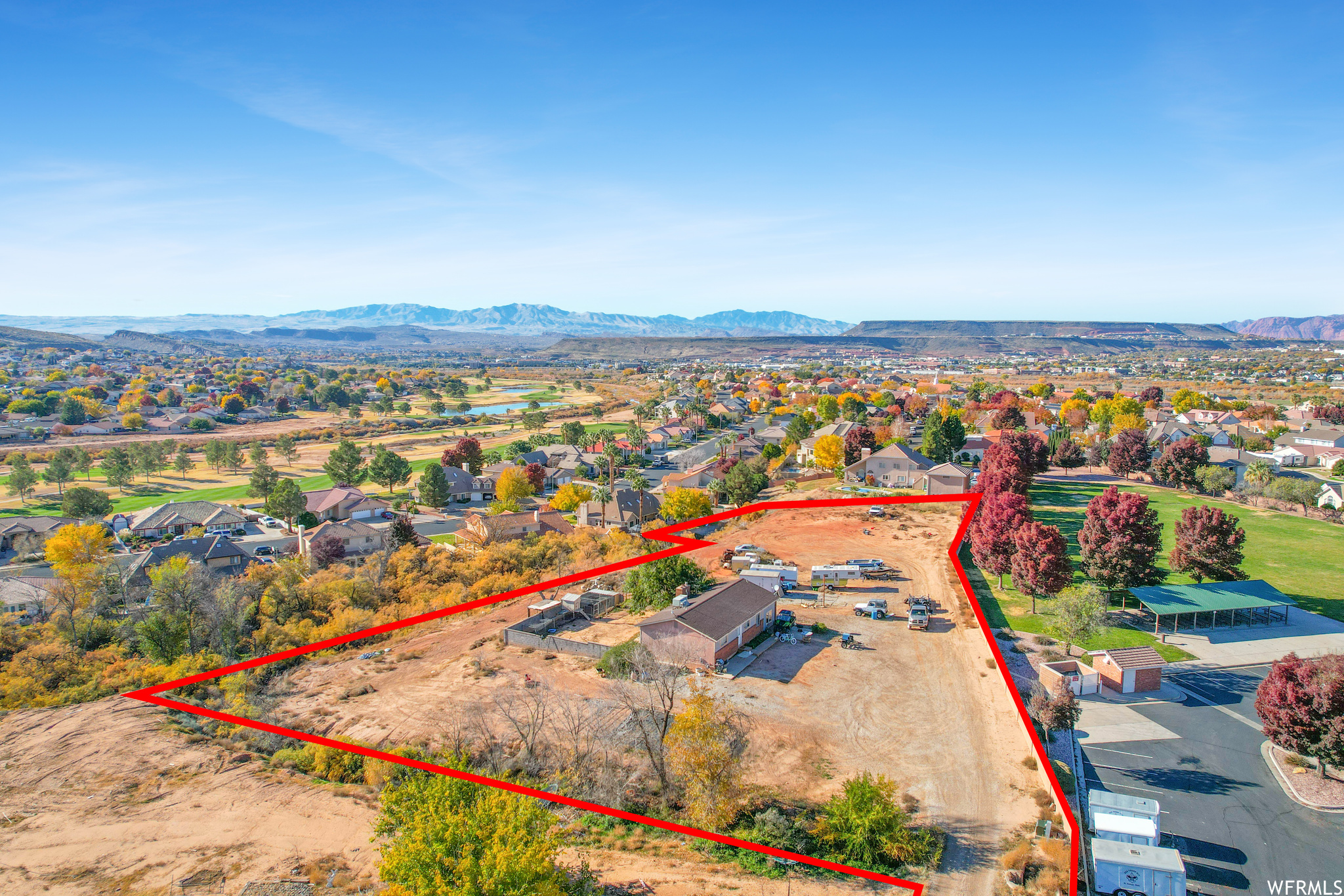 Birds eye view of property featuring a mountain view