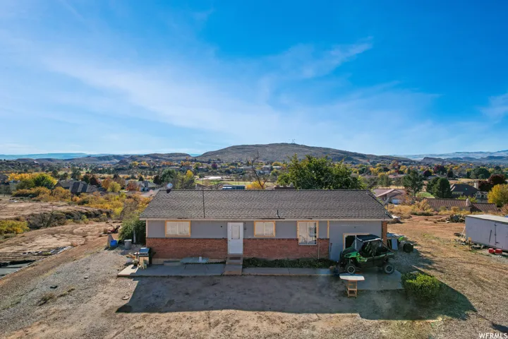 Bird's eye view featuring a mountain view
