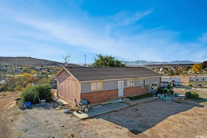 View of front of property featuring a mountain view
