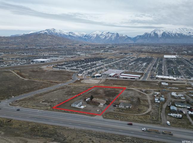 Aerial view with a mountain view