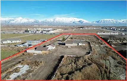 Bird's eye view featuring a mountain view