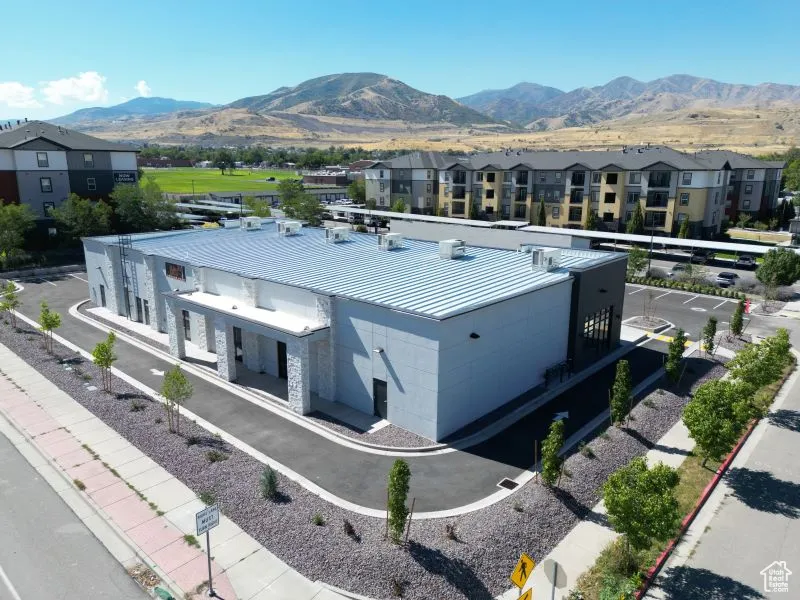 Aerial view with a mountain view