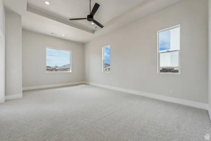 Huge master with sitting area
