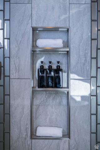 Model, Unit 105