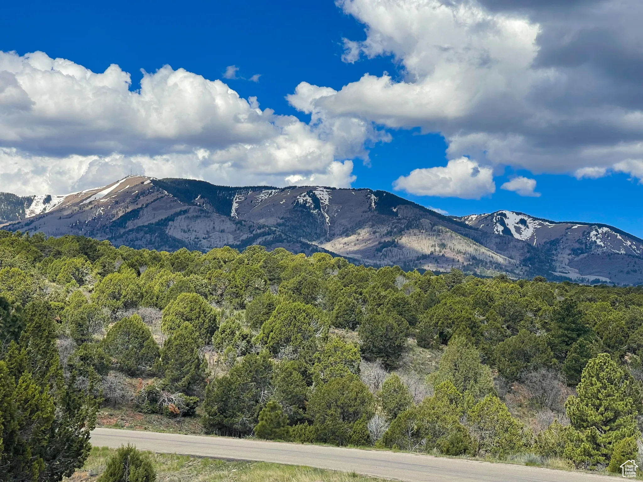 View of mountain feature