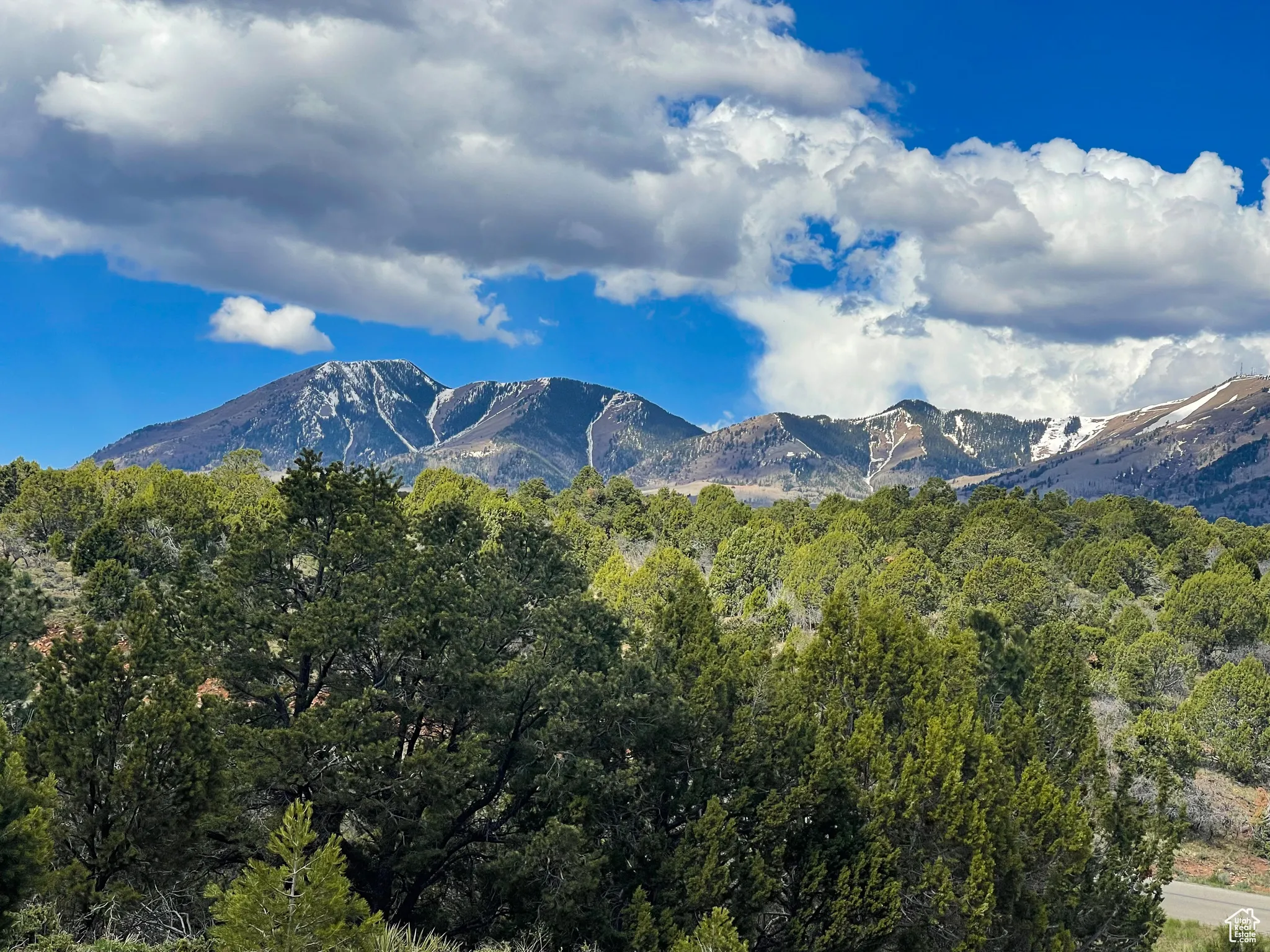 View of mountain feature