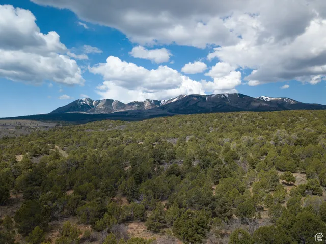 View of mountain feature