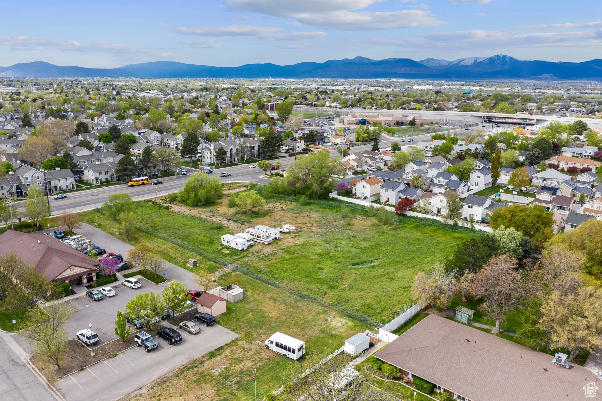 Aerial view with a mountain view