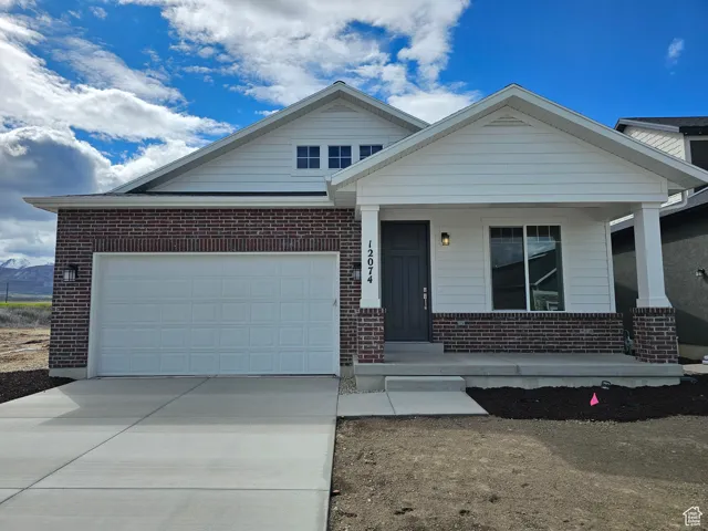 LARGE FRONT PORCH