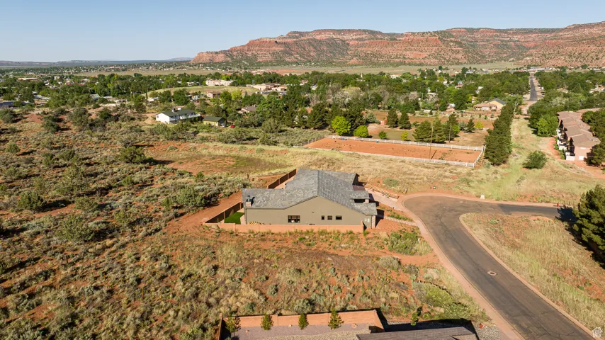 Aerial view with a mountain view