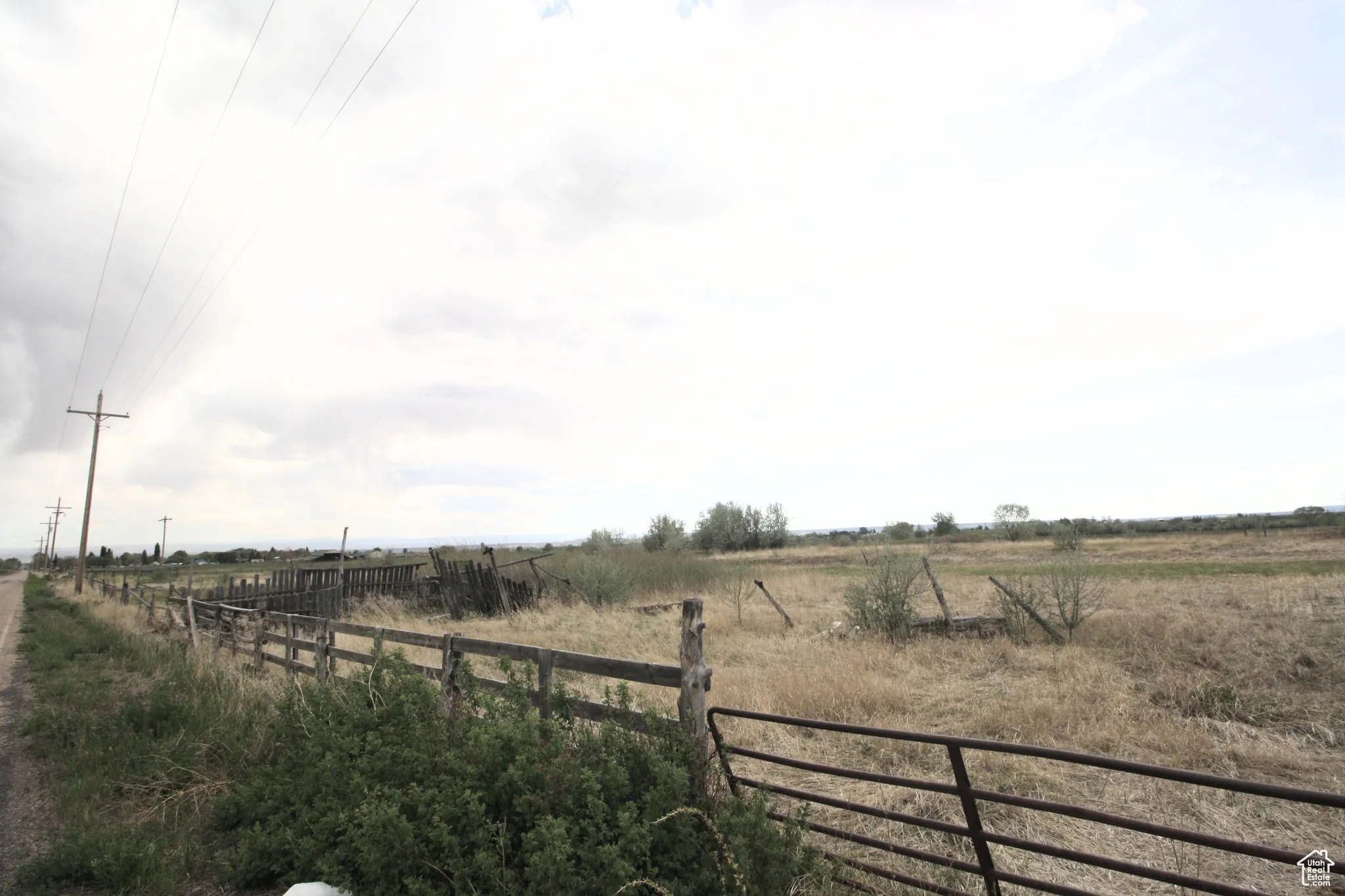 View of yard with a rural view