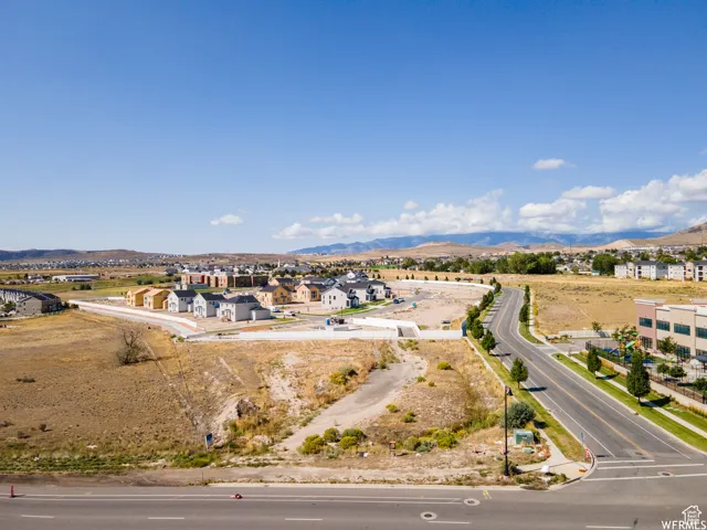 Aerial view with a mountain view
