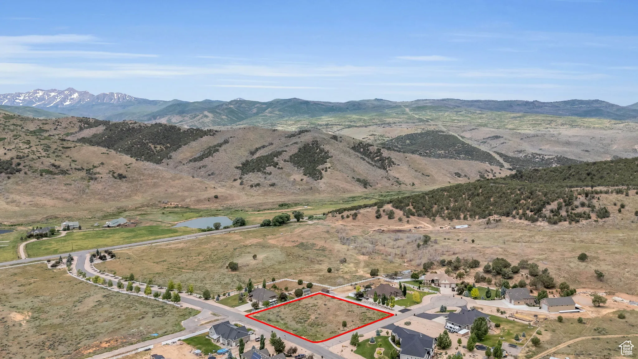 Birds eye view of property featuring a mountain view