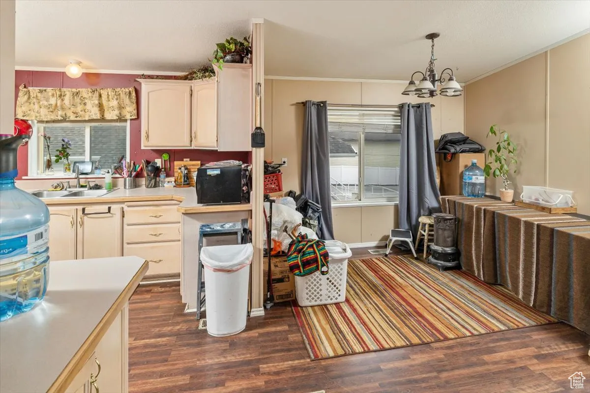 Unit A: Kitchen/dining room