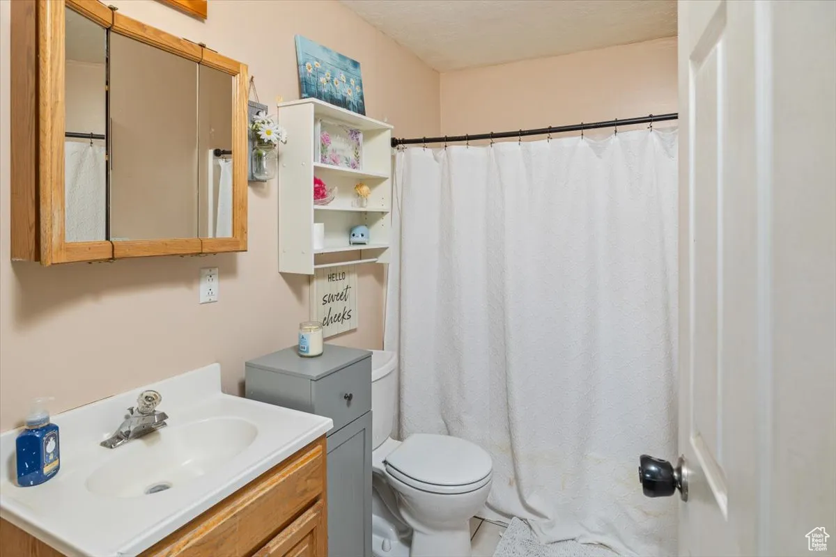 Unit B: Bathroom