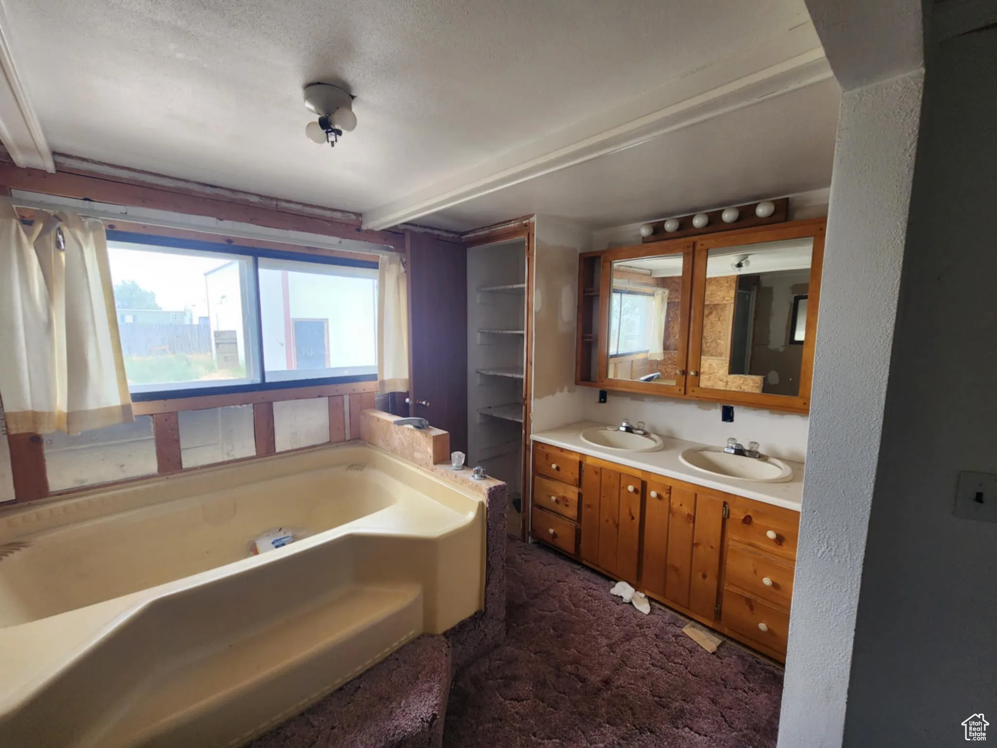 Master bathroom 2