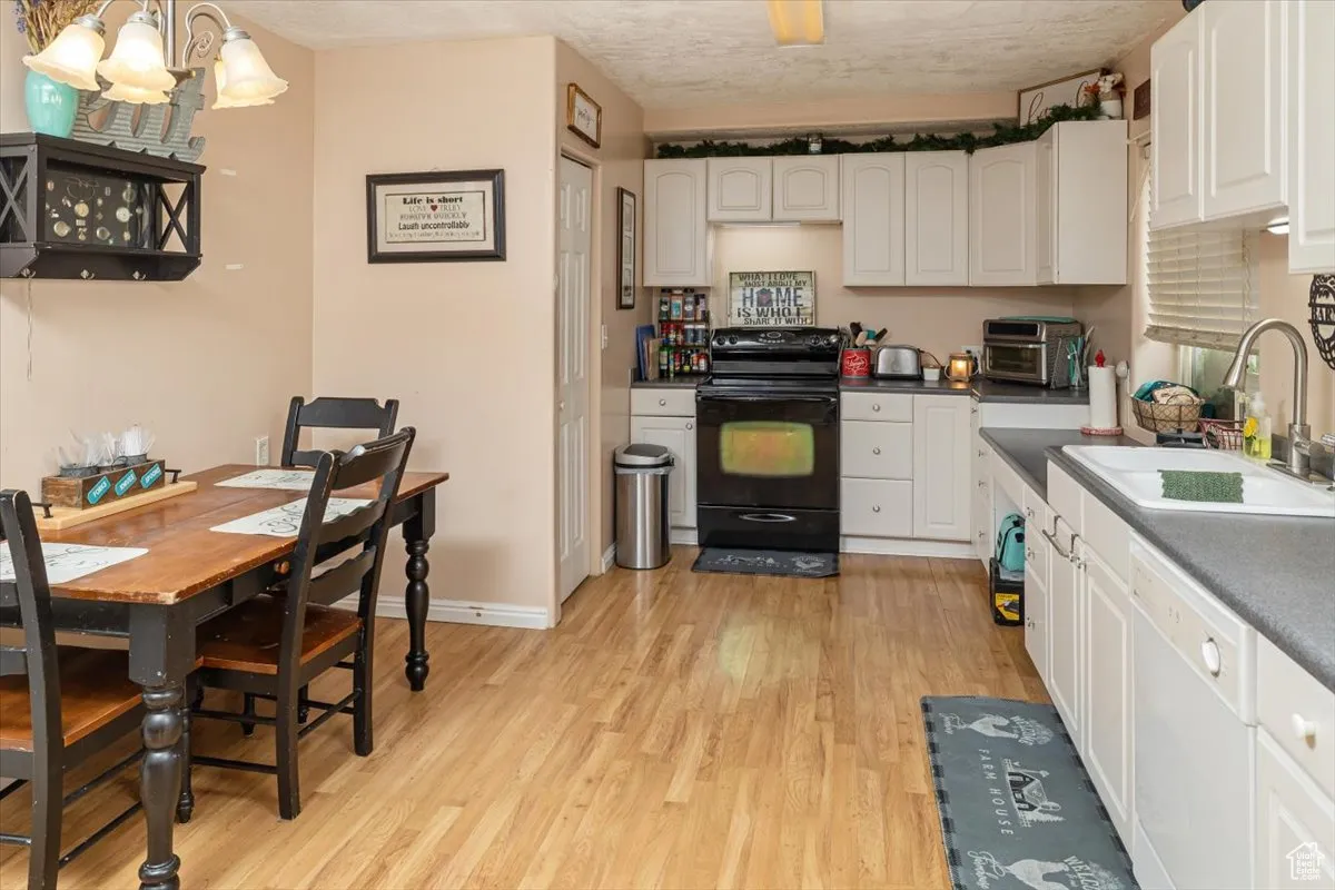 Kitchen (Basement)