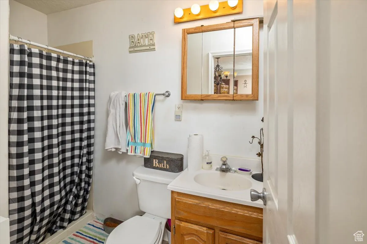 Bathroom 2 (Mother-in-law)