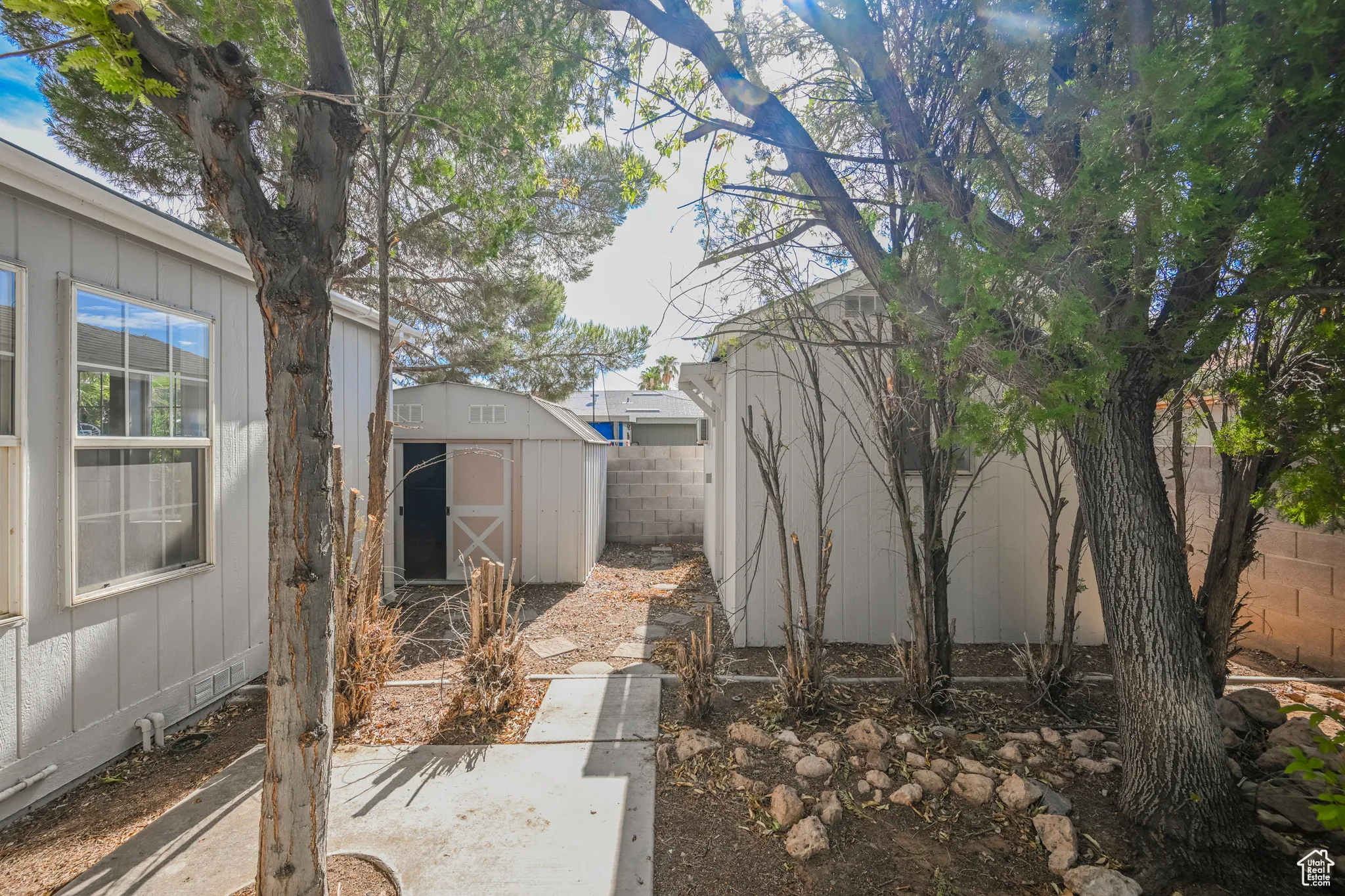View of yard with a shed