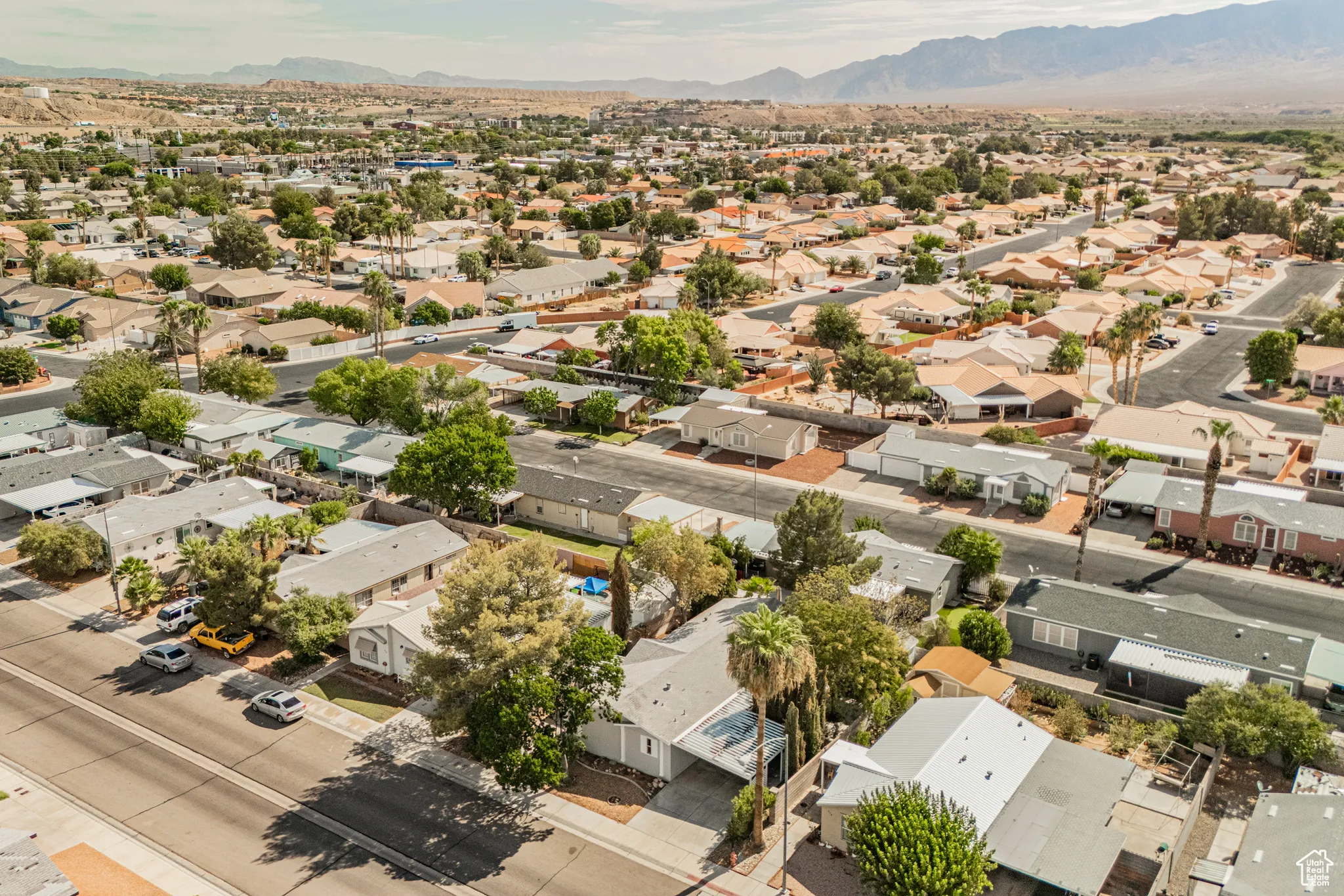 Aerial view with a mountain view
