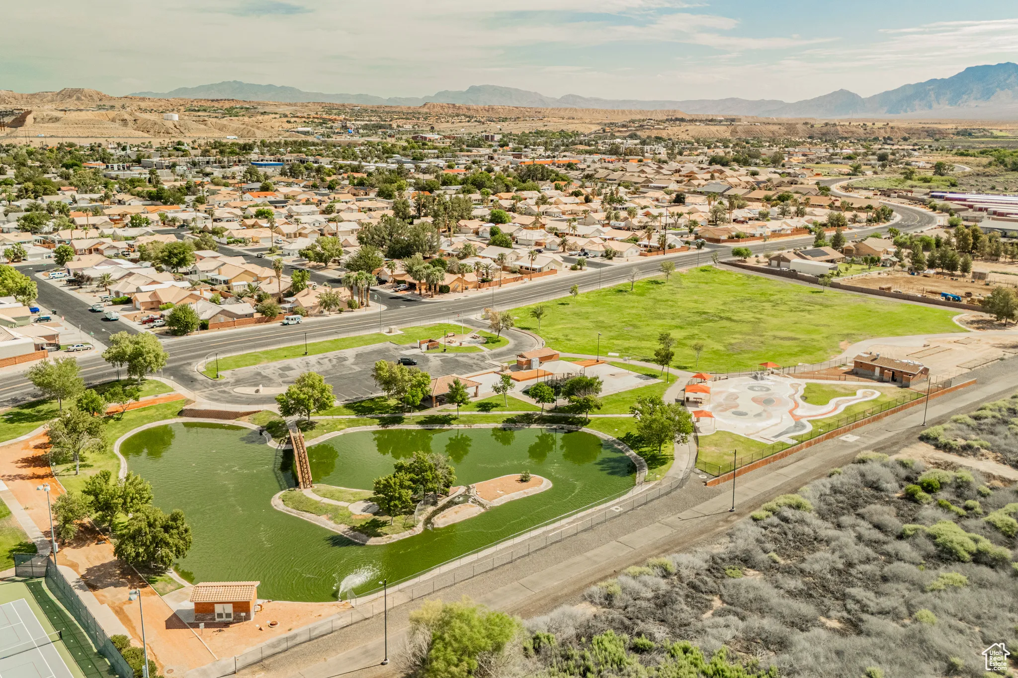 Birds eye view of property featuring a mountain view
