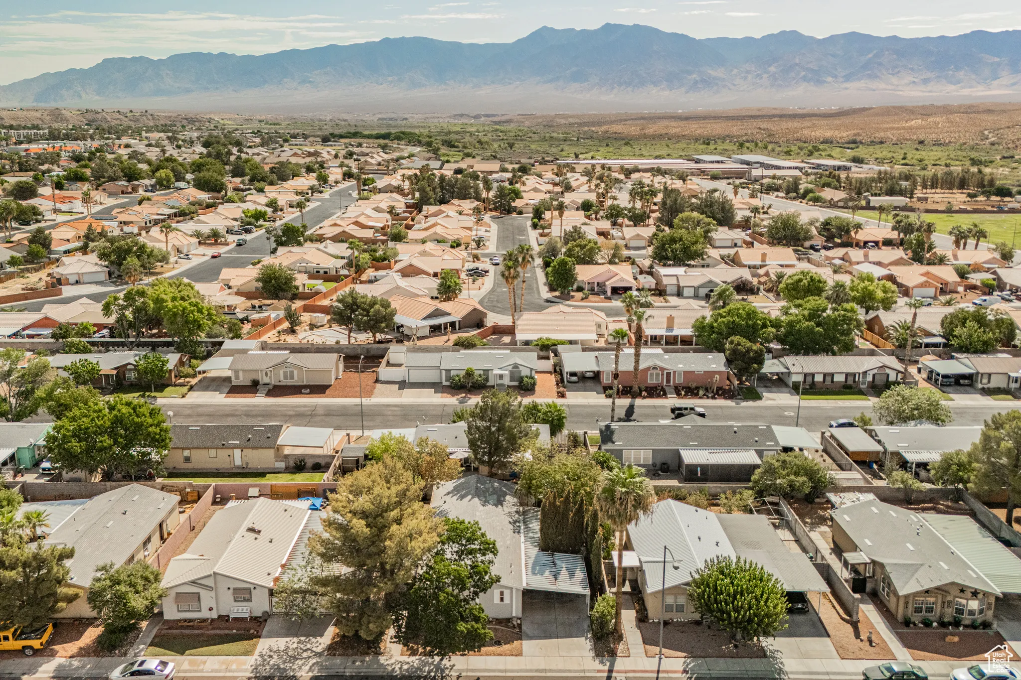 Birds eye view of property featuring a mountain view