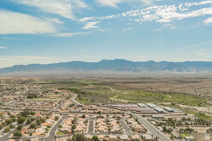 Drone / aerial view featuring a mountain view