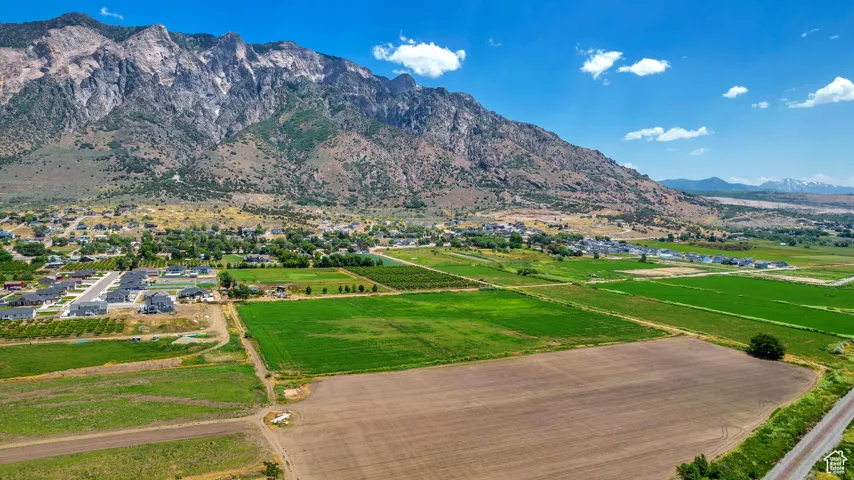 View of mountain feature