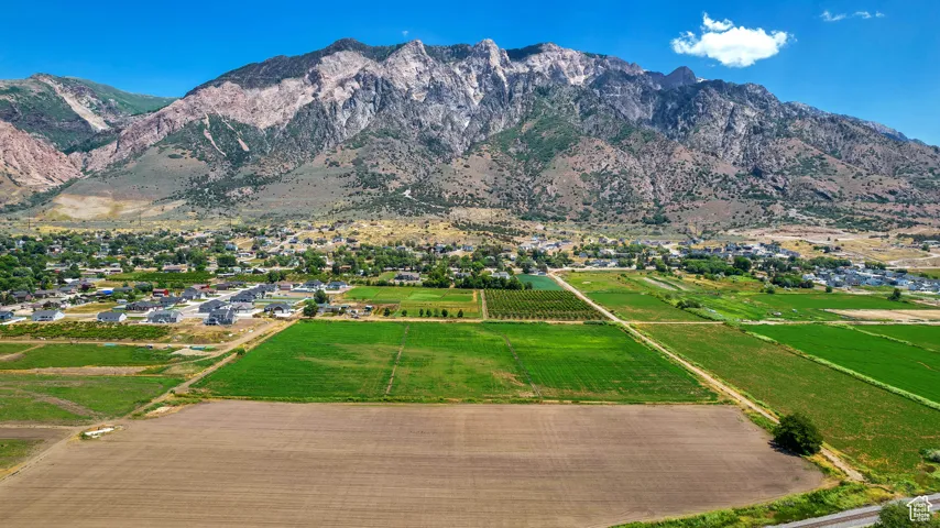 View of mountain feature