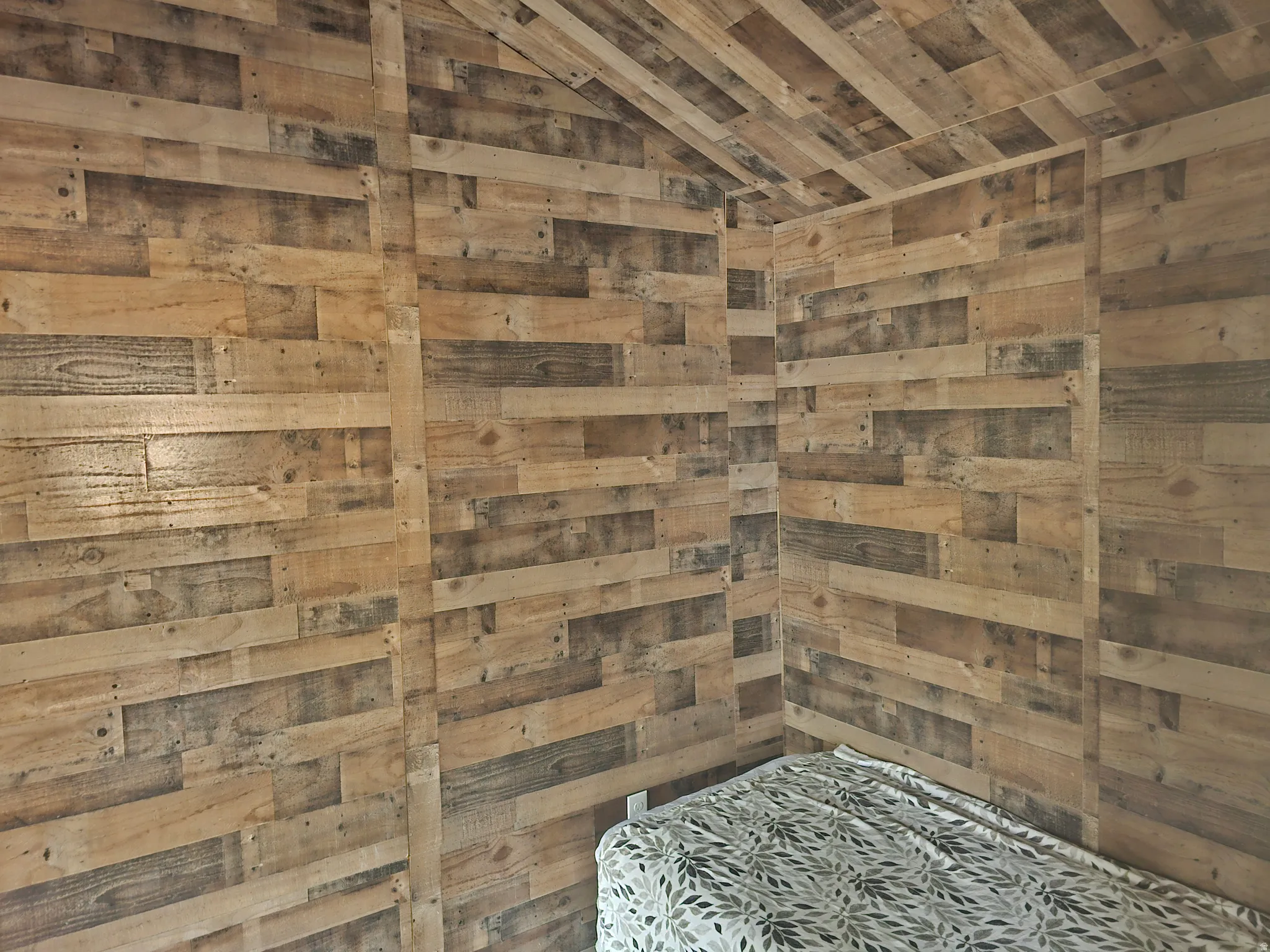 Detailed view of wood walls
