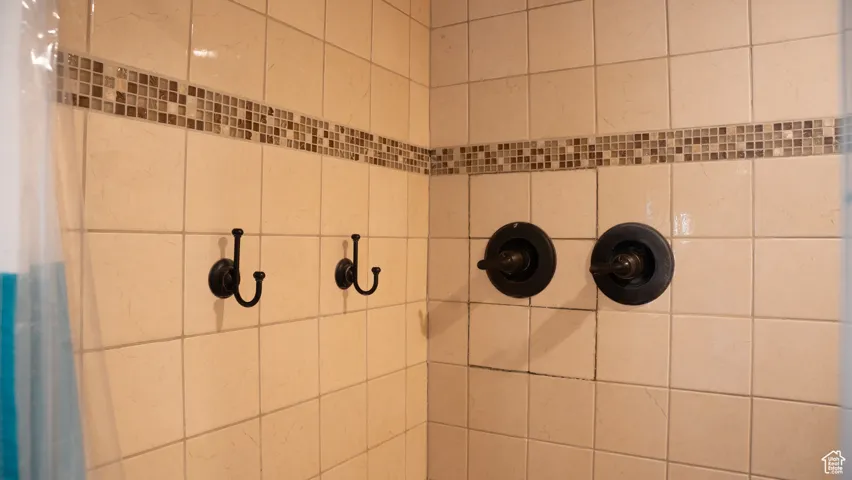 10143 S Dimple Dell Rd, Sandy, Utah 84092