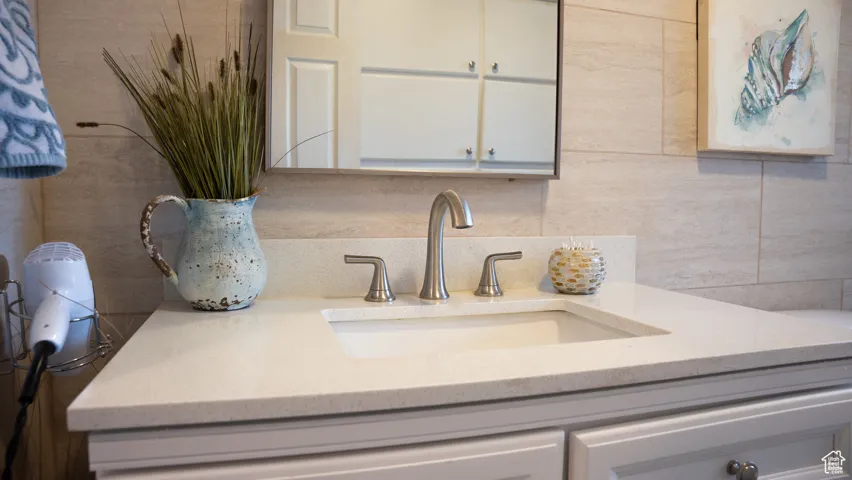 10143 S Dimple Dell Rd, Sandy, Utah 84092