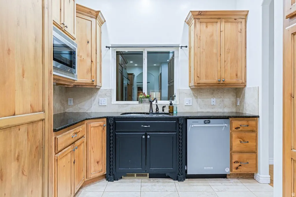 Second sink and built-in microwave in a dedicated prep zone.