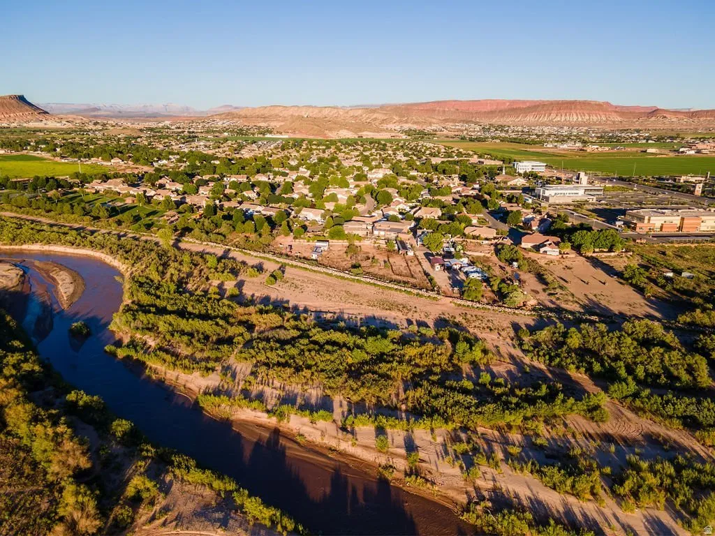 The Virgin River corridor at your back gate — open trail for horses and ATVs, and a green ribbon of privacy no one can build on.